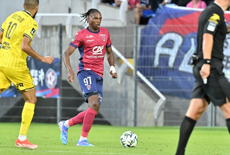 咪咕体育直播-德天空：拜仁对雷恩中卫雅奎特感兴趣，不过球员高昂转会费是阻碍