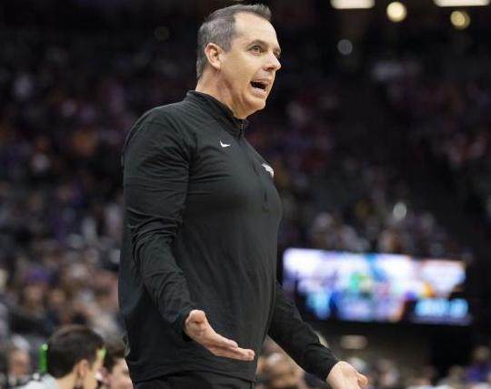 免费在线观看高清无插件赛事直播平台-詹眉明日大概率缺席 湖人附加赛席位已岌岌可危