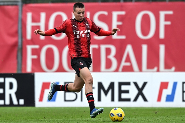 咪咕体育直播-隆戈：卡马达不会冬窗回归米兰，他将继续效力莱切到本赛季结束